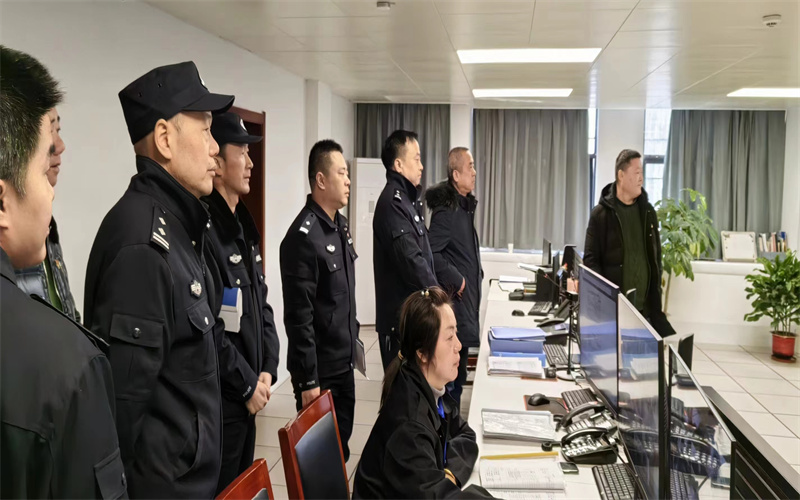 市公安局檢查組對市保安公司武裝守護(hù)押運(yùn)分公司進(jìn)行保安押運(yùn)企業(yè)檢查